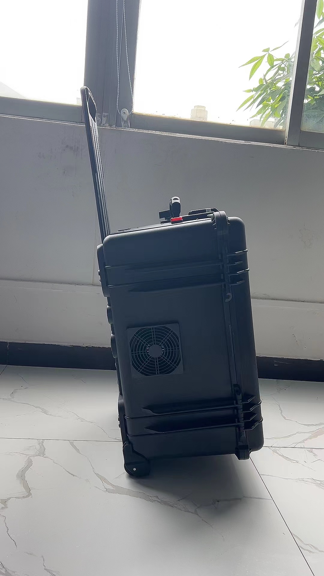 新城街道手拉箱型移动通信干扰器